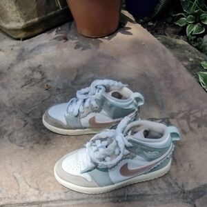 Air Jordan,  12 Nike Air Jordan Mid SE. • Authentic